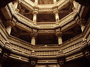 Progressive customs of architecture 05 8 180px Adalaj stepwell01