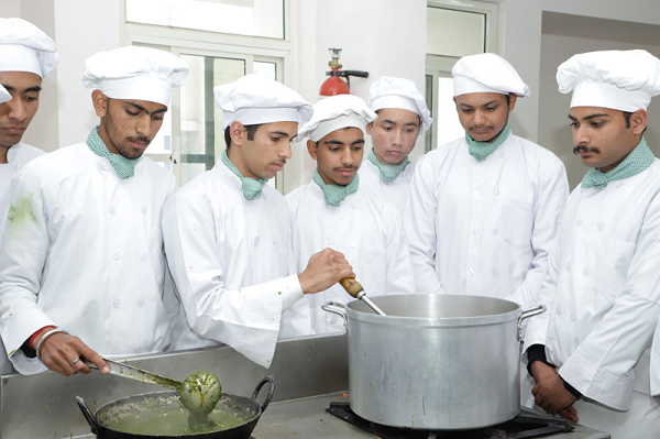 Read more about the article Diploma in Hotel Management and Catering Technology