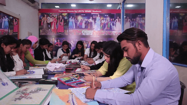 DIPLOMA IN FASHION DESIGNING DFD