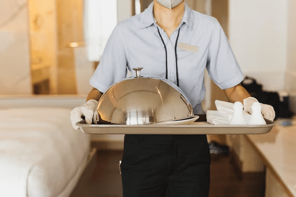 Read more about the article Arrangement and carry of room service trays